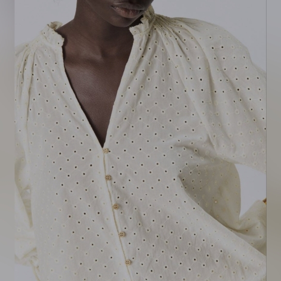 New eyelet blouse - Picture 5 of 8